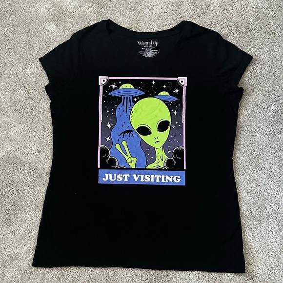 Wound Up Tops - Green Alien Graphic Black Tee